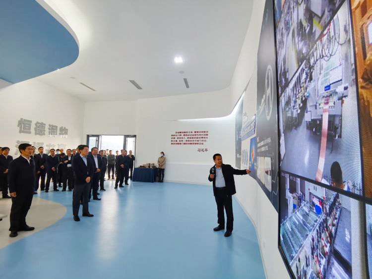 全市重大項目推進工作現(xiàn)場會現(xiàn)場觀摩新恒匯高精度蝕刻引線框架生產(chǎn)項目